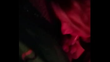 彼女は彼のコックを正しく吹きます！クリスストーンとサラスレートは両親が教会にいるときにそれを手に入れます