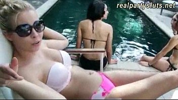 プールハウスパーティーがハードコアセックス乱交に変わる
