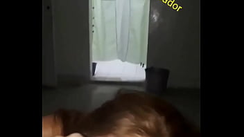 Hotwifeは角のあるお尻を吸うとcuckoldはそれを知っています