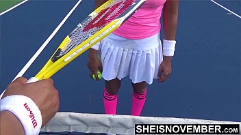 テニスをする純朴な黒人の痴女が試合に負け、彼の巨根をハードコアな後背位で濡らしたおまんこファック、その後屋外で若い口の中にフェラチオ、巨乳の黒人売春婦、Sheisnovember、茶色の巨尻