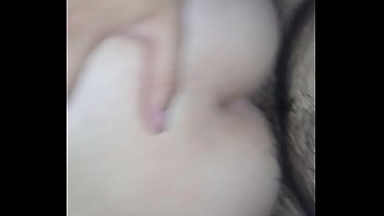 私のガールフレンドは私のコックの上にジャンプし、それから私はキューに行き着きました