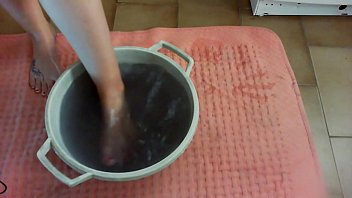 私の主人のために私は一日中裸足で歩きました私がどのように提出するかを見てください
