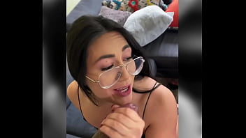 セクシーなレクシー初めて私の大きな黒いディックを吸う（私のIG SevyanHarden 3xに従ってください）