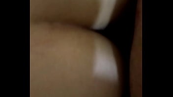 ぽっちゃりファックd。いたずら、指を刺して彼女を殴る