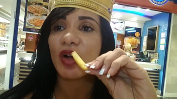 私はモールでおやつを食べに行き、間違ったバスルームに行き、それを私のお尻に持っていきました。xv赤でもっと見る
