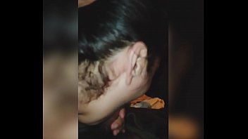私はバドゥーで彼女に会いましたが、彼女のボーイフレンドは彼女が彼女を丸ごと食べていることを知りません
