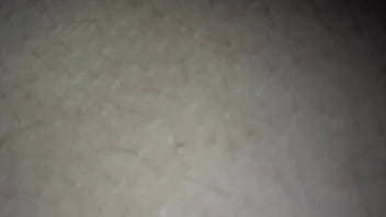 私の細い地獄で、夫が働いている間、私はそれを持っています