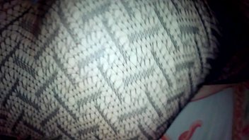 彼は私の愛が豊かであると言い、彼はそれをお尻に入れさせます