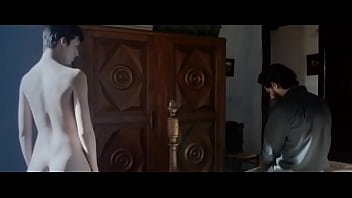 ウルスラ・コルベルオ、完全にペラディーナの映画シーンでのラ・カーサ・デ・パペルの東京
