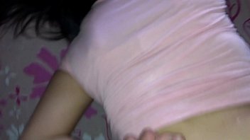 私は彼女のお尻を見るために彼女の部屋に入った、私は彼女が私にそれをすべて彼女に入れさせてくれるとは思っていなかった
