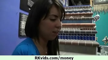 女の子は借金を返済する必要があります5