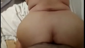 ぽっちゃり人妻はエルモシヨでそれを愛している