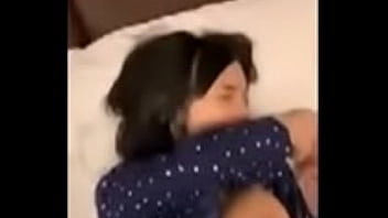 巨乳を囲んでいます。その他のビデオについては、@ divulgabr8をフォローしてください