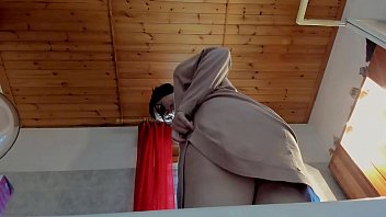 私のトイレになりたいですか？トイレの中のカメラと私はあなたの顔に小便をします