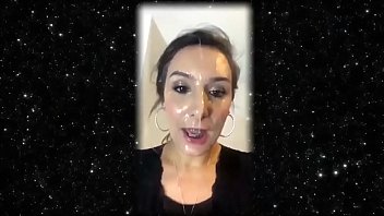 精子中毒の女の子は彼女の顔を精液と飲み込みで覆います-パート1