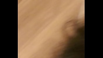 ビジーはペニスをひどくしたいと思っているので、彼女はそれのために何かをするでしょう