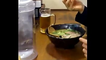 我的同事 拉面 後入 口交射精