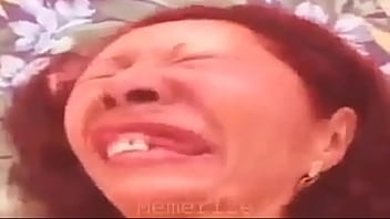 廃墟となった教会で性交する老婆