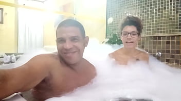 フラメンゴクレイジームーンのリトルプリンセスと一緒にバスタブで