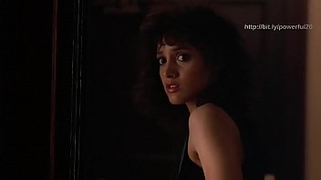 フラッシュダンスを食べるブルネットダンサー-完全なポルノ映画