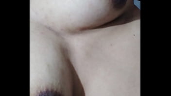 乳首で遊ぶのが好きです