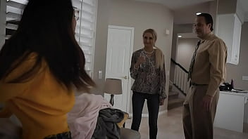 stepDad と stepMom 切望する の タッチ の 彼らの フォスター stepdaughter- アリア スカイ & ミーシャ ミンクス