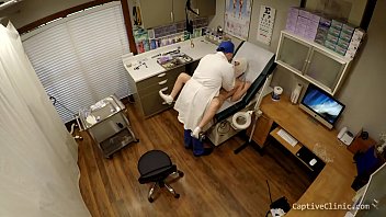 移民が医学検査のために政府承認の研究所に到着 婦人科研究、女性の解剖学、生殖研究 新しい移民政策 リリス・ローズ パート 1826 BondageClinicCom
