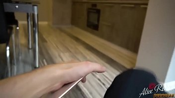 Сводная сестра заплатила заднице за помощь с домашним заданием