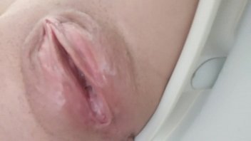 你待在家里，尤其是在浴室里