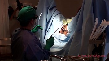 セクシーな赤毛のデイジー・ドゥカティは、タンパ大学に入学する前にタンパの医師による婦人科検診を受ける義務があります - パート 9/12 - このフルムービーとその他の動画は GirlsGoneGyno Reup でのみご覧いただけます