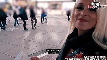 ベルリンでスリムな成熟したドイツ人女性のストリート浮気EroComデートキャスティング