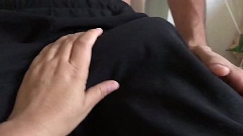 友達が私を見ている間、なんておいしいストローなんだろう
