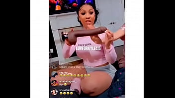 ariana fletcherは、彼女が大きなd * xkb4を持ったことは一度もないと言います