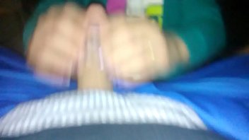 Sirpapi〜and〜hisqueenは手コキを吹く心を披露します