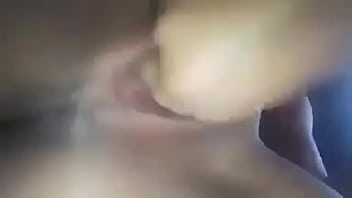 2本の指で彼女の猫をクソレイクス地域からいたずら。