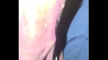 彼女がいる間、イアンナモズレーパンティーはbfによって。