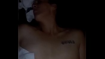 黒人のチンポが白人の熟女をハードコアファックしてオーガズム潮吹き