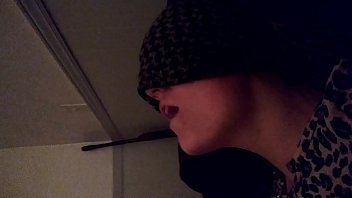 舐められたおまんこを楽しんでいる本物の素人先生