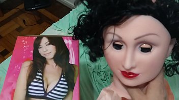 私は私のさやか膨らませて人形をファックすることができませんでした