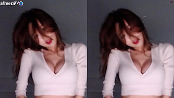 韓国の女の子がフロアミュージックに挑発的に踊る2nhạc