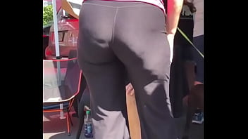 お尻が豊富なおばあさん