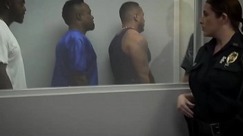 クレイジーな尋問セッションの熟女
