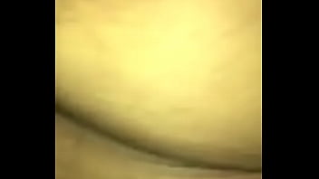 恥ずかしがり屋のアルゼンチンの女の子ですが、彼女はそれが好きです