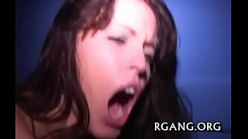 美しさは彼女の処女を失う