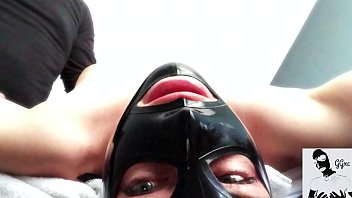 痴女 はアナルフックと太いチンポで二重貫通されるのが大好き