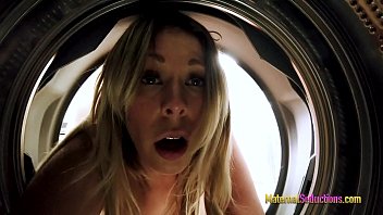 彼女が洗濯機で立ち往生している間に私の巨乳のステップママをクソ-ニッキブルックス