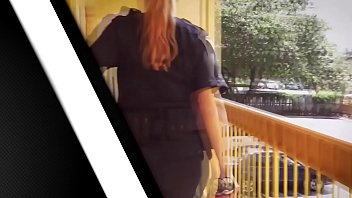 公共の顔面騎乗と巨乳の熟女とのハードコア異人種間の三人組。
