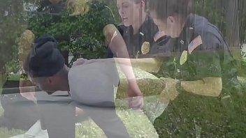 エッチな熟女と巨根の黒人犯人とのハードコア尋問。