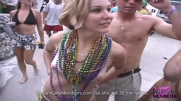 セクシーなフ ダのバーテンダーパーティー＆露出度の高いビキニのフラッシュ