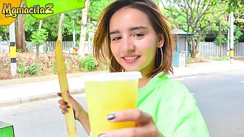 MAMACITAZ-キュートで恥ずかしがり屋のラティーナティーンジュリアガルシアは彼女のタイトな猫に深く入ります本物の巨根